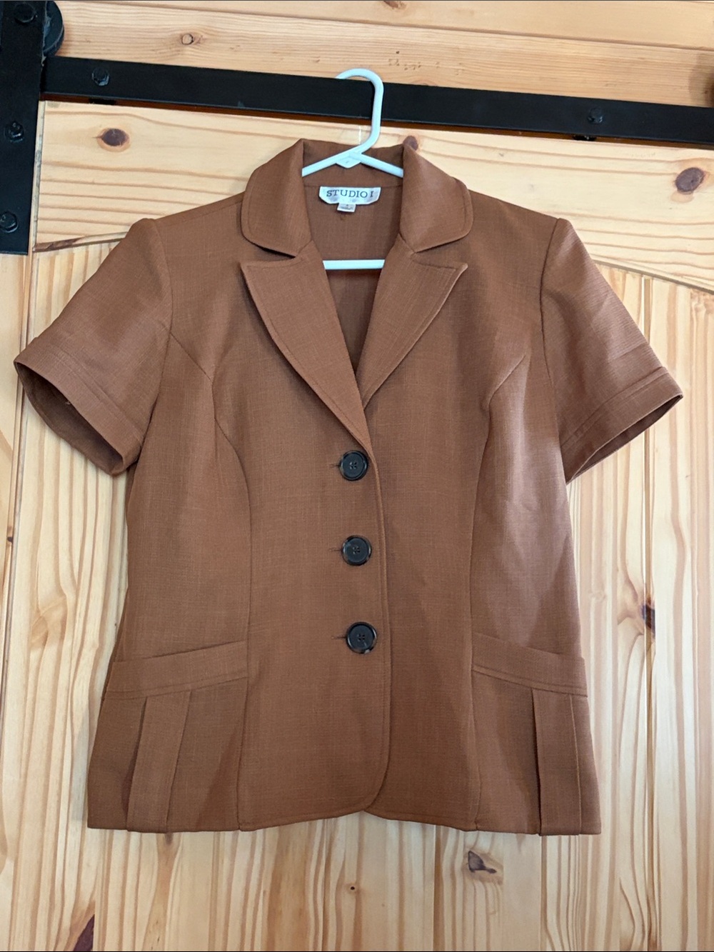Women’s size 8 Studio Short-Sleeve Blazer in Warm Brown